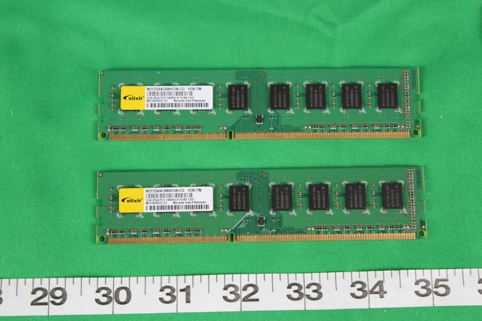 USADO ELIXIR PC3 - 10600U 2 X 2GB 2RX8 4GB TOTAL. M2Y2G64CB8HC5N-CG Foto 2 de 4