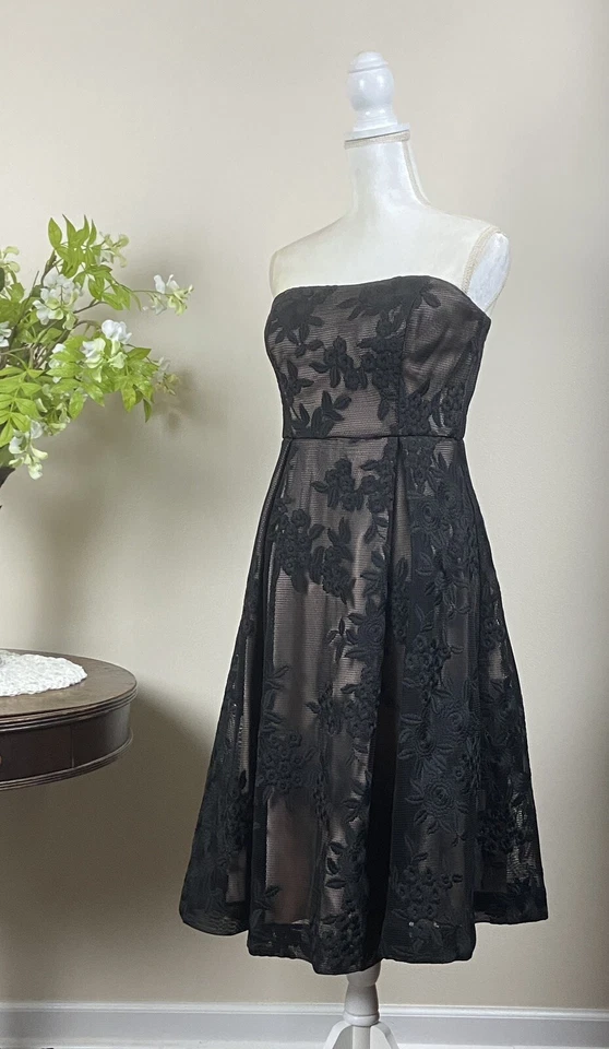 Sz. 6 Calvin Klein Black LACE Overlay DRESS Strapless Floral FIT FLARE Midi $199 - Image 2 of 4