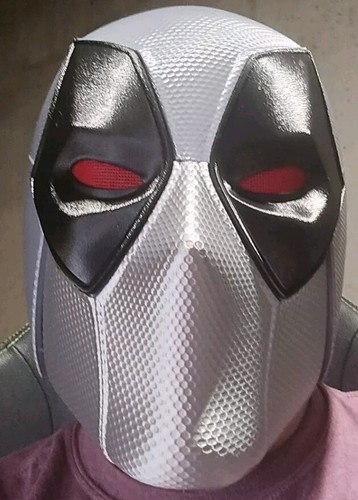 Deadpool Mask with Magnetic Connections - 3D Printed Helmet Perfect for Cosplay - Picture 4 of 4