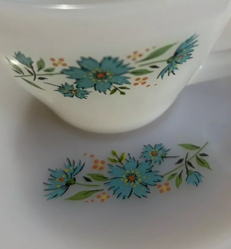 FIRE KING CUP AND SAUCER WHITE WITH BLUE FLOWERS ANCHOR HOCKING VINTAGE 1950s - Picture 2 of 8
