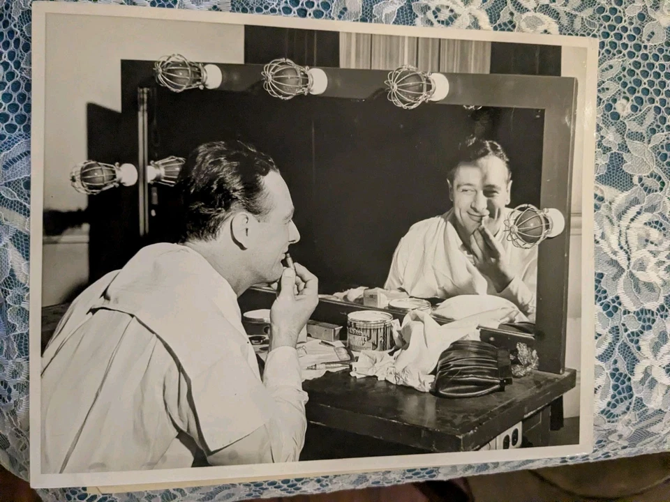 Lou Gehrig RARE 1937 Photo Applies Lipstick For Hollywood Screen Test Yankees - Image 2 of 4