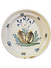 Ancienne Assiette faïence style Moustier ROUEN  fait main. Diametre 23 Cm