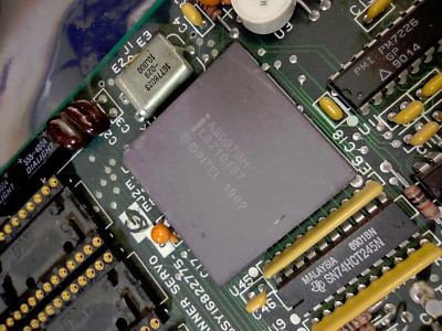 INTEL A8097 Microcontroller, 16-Bit, 8096 CPU, 4MHz, NMOS, CPGA68, PGA 68 Pins