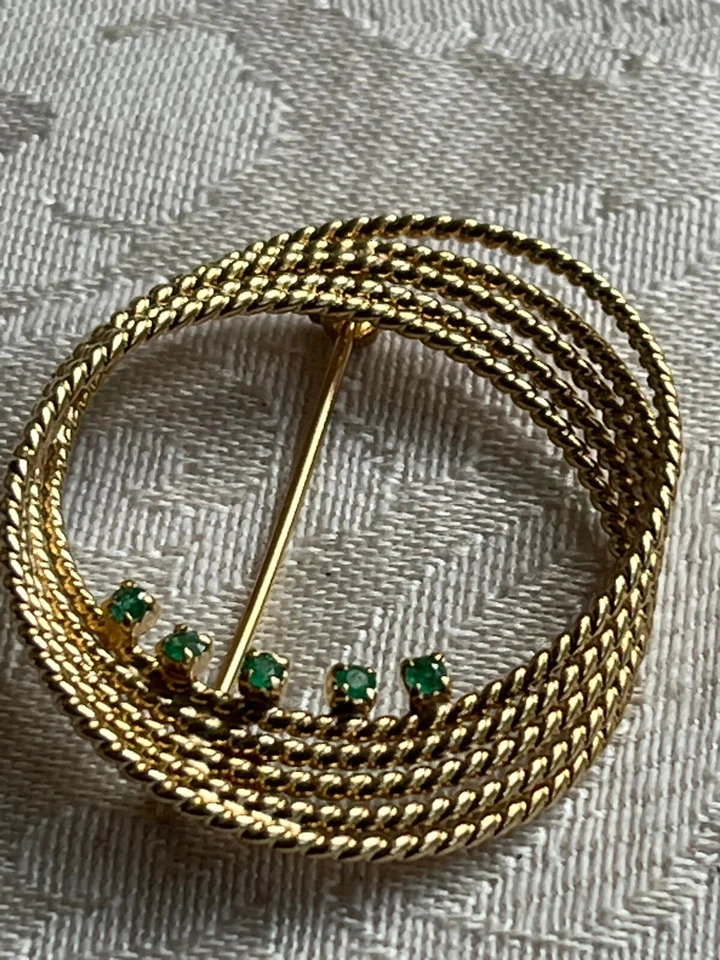 Prendedor/broche remolino cuerda oro amarillo 14K Chanel vintage raro con esmeraldas Foto 3 de 4