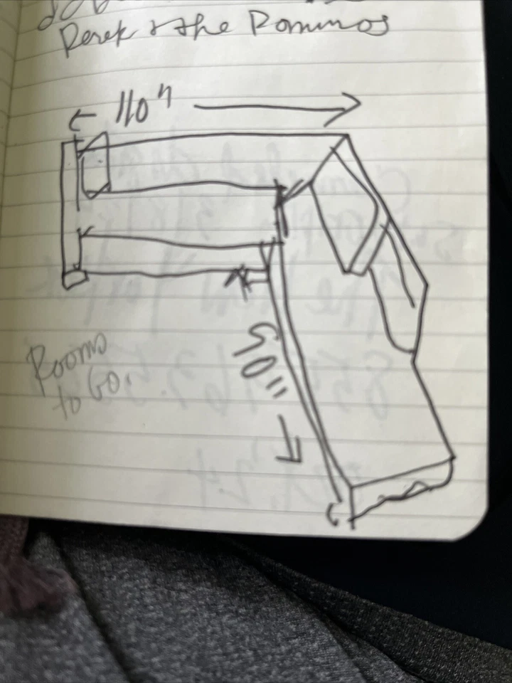 Excelente sofá seccional Rooms to Go, sofá. Tela gris gamuza Foto 3 de 3