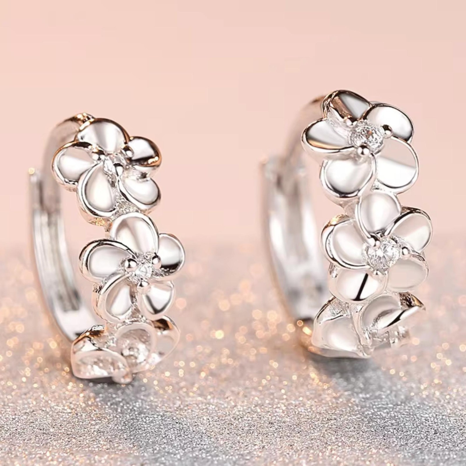 Créoles fleuries en argent 925 et cristaux fins de haute joaillerie Daisy