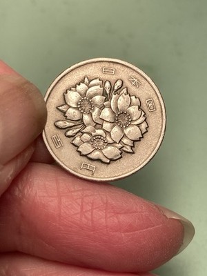 1974 Japan Showa Year 49 Japan 100 Yen Cherry Blossom Coin Emperor
