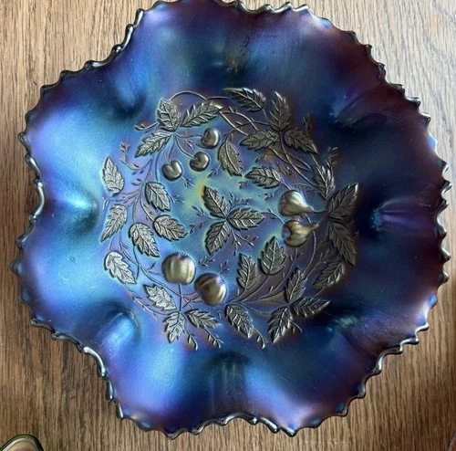 Carnival Glass   AMETHYST THREE FRUITS MEDALLION BOWL