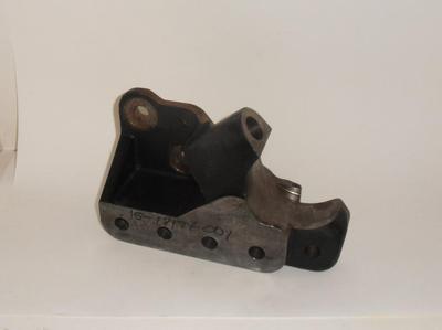 Freightliner 15-18174-001 Pivot Cab Mount Bracket FR RH NOS