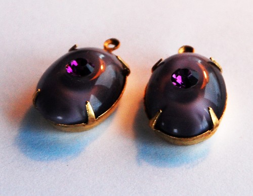 VINTAGE PURPLE MOONSTONE GLASS OVAL PENDANTS w/ prplRHINESTONE CENTER • 13x18mm - Picture 3 of 3