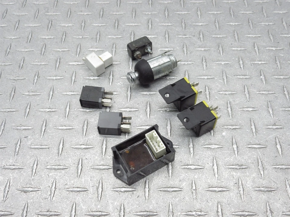 Harley Davidson Electra Glide 2003 FLHTTCI lote de relés de fusibles eléctricos eléctricos Foto 2 de 4