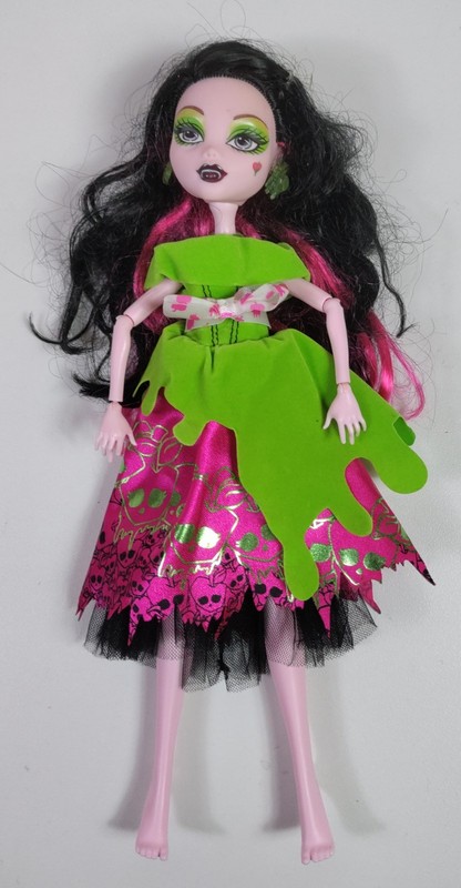 Mattel Gen 1 Monster High Snow Bite Draculaura Scarily Ever After Doll