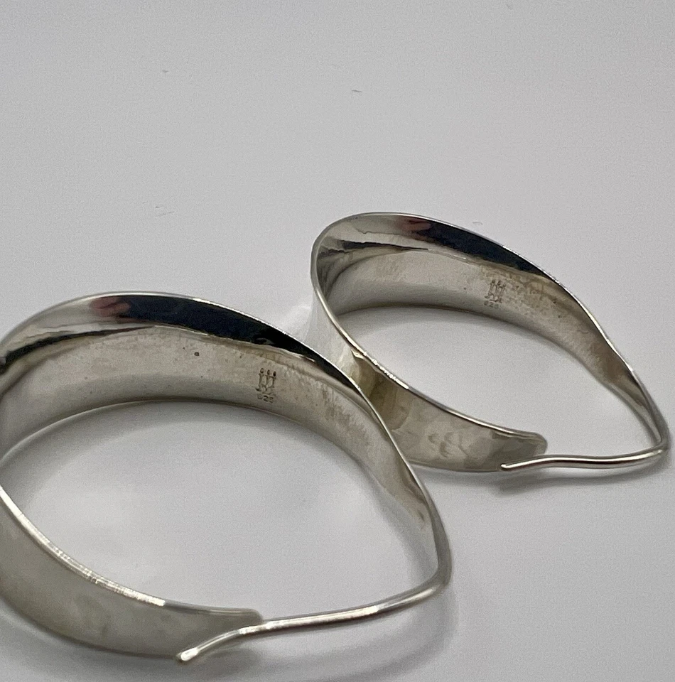 Pendientes James Avery retirados martillados Valle aro plata de ley Foto 3 de 4