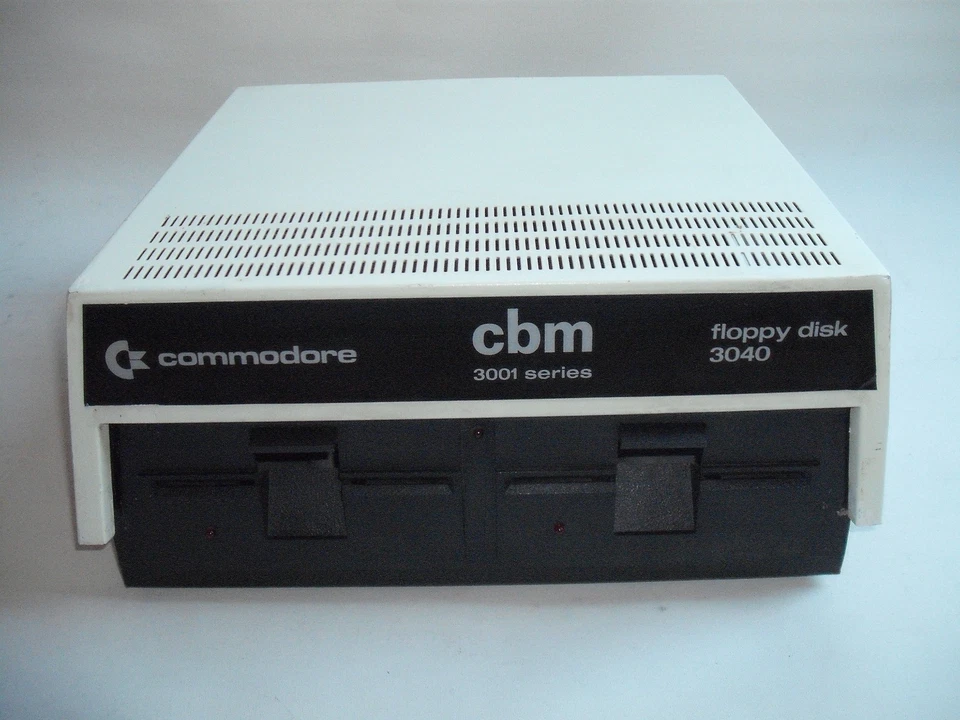 Commodore CBM 3040 Diskettenstation + IEEE-Datenkabel  /  Guter Zustand! - Bild 2 von 4