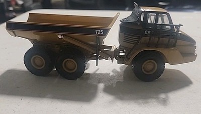 CAT 725 Articulated Dump Truck   Norscot Diecast GC