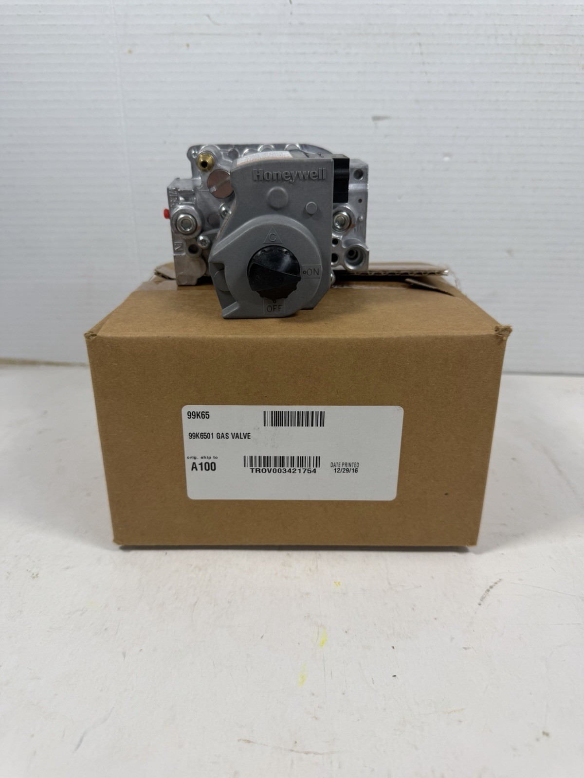 Lennox 99K6501 Gas Valve VR8205M2450 99K65 NEW OPEN BOX