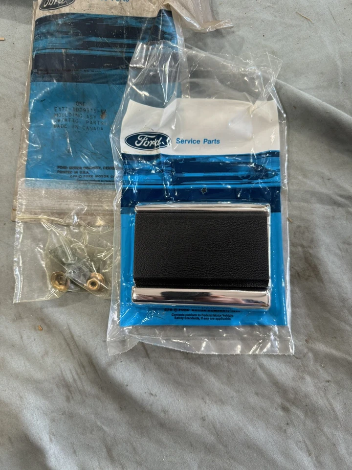 Ford F100/350 cabina esquina MLDG E1TZ-1029315-AA nuevo de lote Foto 2 de 3