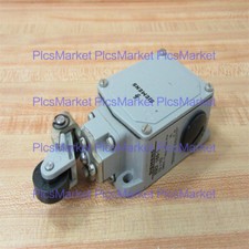 Siemens 3SE2 100-1 Limit Switch w/Roller Lever 3SE21001