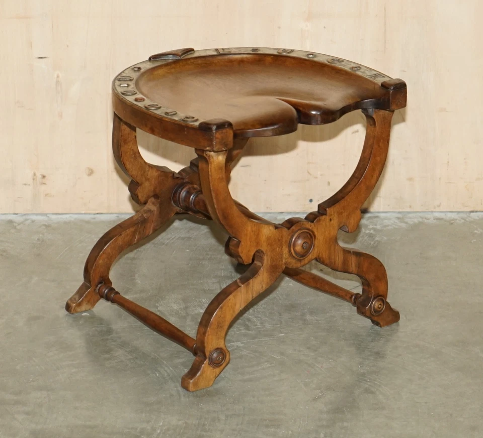 SUBLIME ANTIQUE VICTORIAN HAND CARVED ENGLISH OAK "GOOD LUCK" HORSE SHOE STOOL - Image 2 of 4
