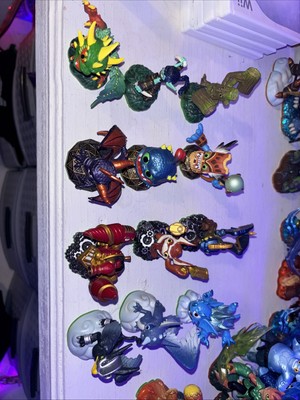 Skylanders Spyros Adventure/ Series 1/ Gen 1: 18 lot with Game