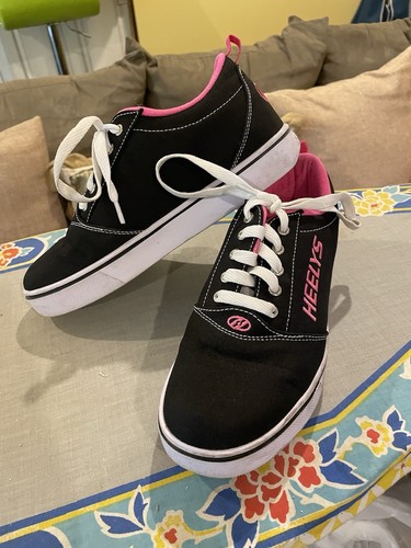 Heelys Tennisschuhe schwarz mit rosa Besatz ohne Räder Herren 7/Damen 8