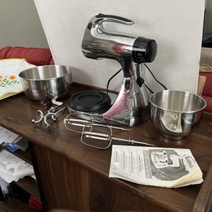 VTG SUNBEAM MIXMASTER 12 SPEED STAND MIXER 2 CROME BOWLES AND 4 MIXERS WORKS