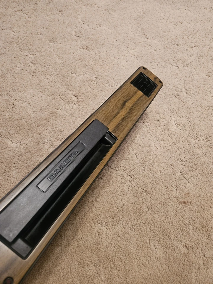 Portavasos Dodge Dakota 87-96 bisel de borde de tablero OEM grano de madera original Foto 4 de 4