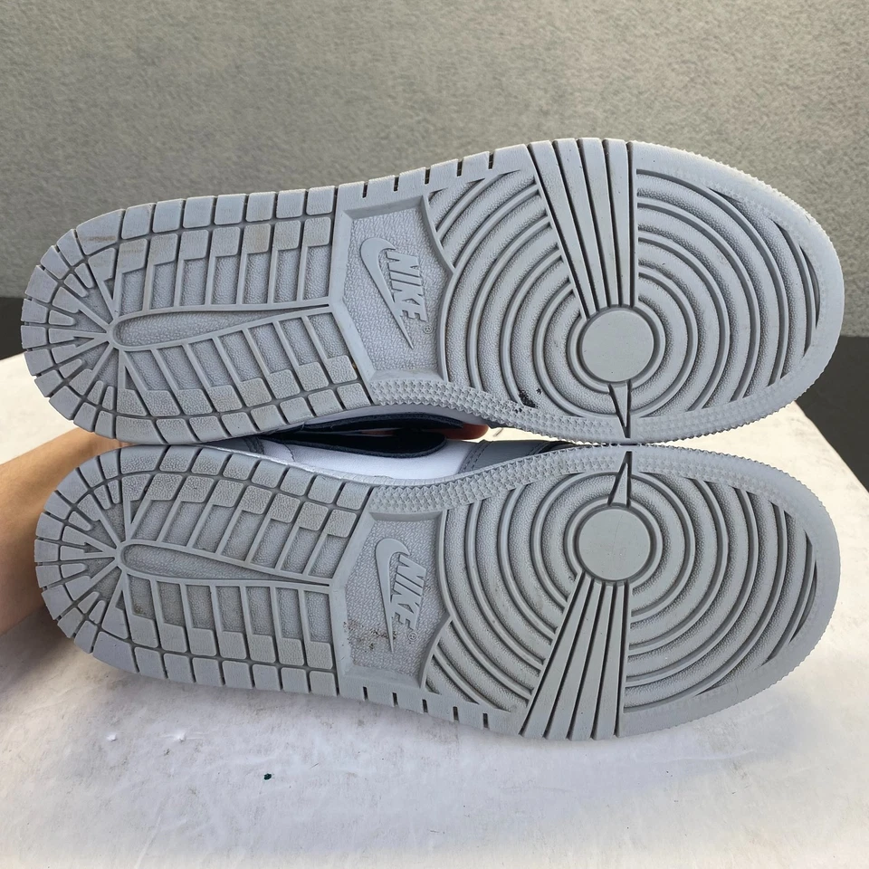 Boys Size 6.5 Y Nike Air Jordan 1 Retro Low OG GS Wolf Grey Barons CZ0858-110 - Image 3 of 4