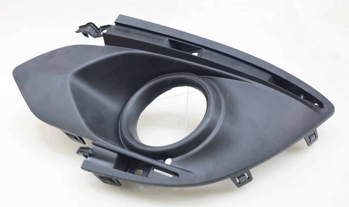 NEW OEM Mitsubishi Driver Side Fog Light Bezel 6402A389