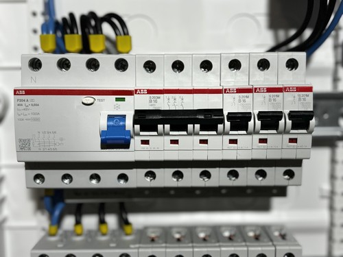 ABB Kleinverteiler Aufputz 3-reihig. Vorverdrahtet. AK636N3 ohne Tür - Bild 3 von 7