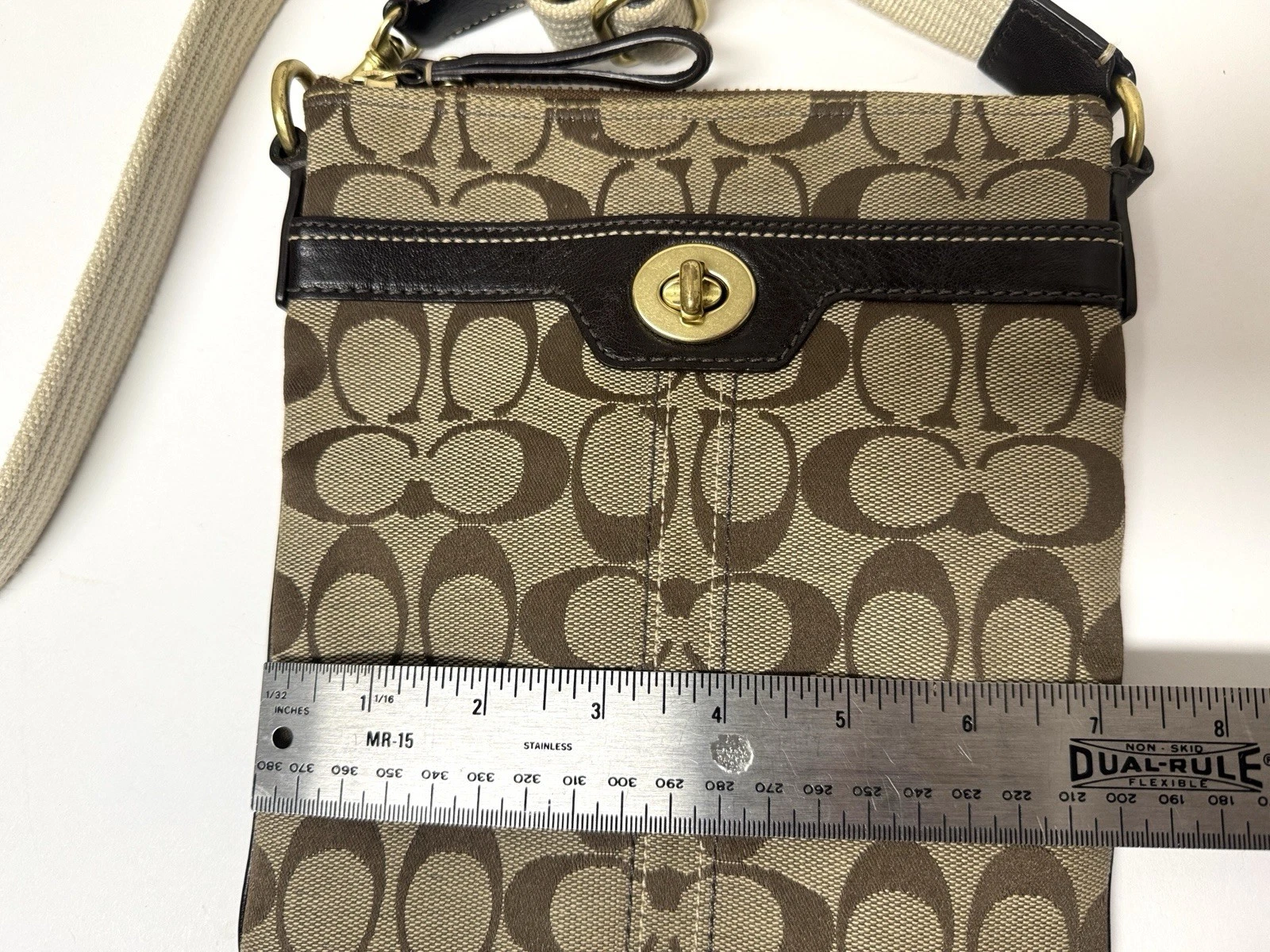 Borsa a mano Coach vintage kaki ottica C firma logo pelle tracolla usata in ottime condizioni