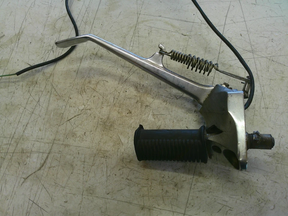 1987-2015 Suzuki Savage 650 LS650 S40 estriba delantera izquierda del conductor soporte Asse Foto 4 de 4