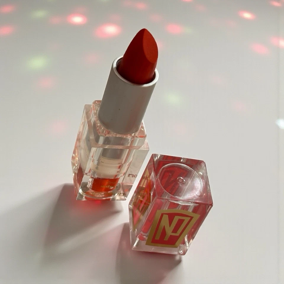 Lápiz labial Napoleon Perdis DéVine Goddess, tono: HARA - 0,15 oz / 4,2 g (en caja) Y2K Foto 3 de 4