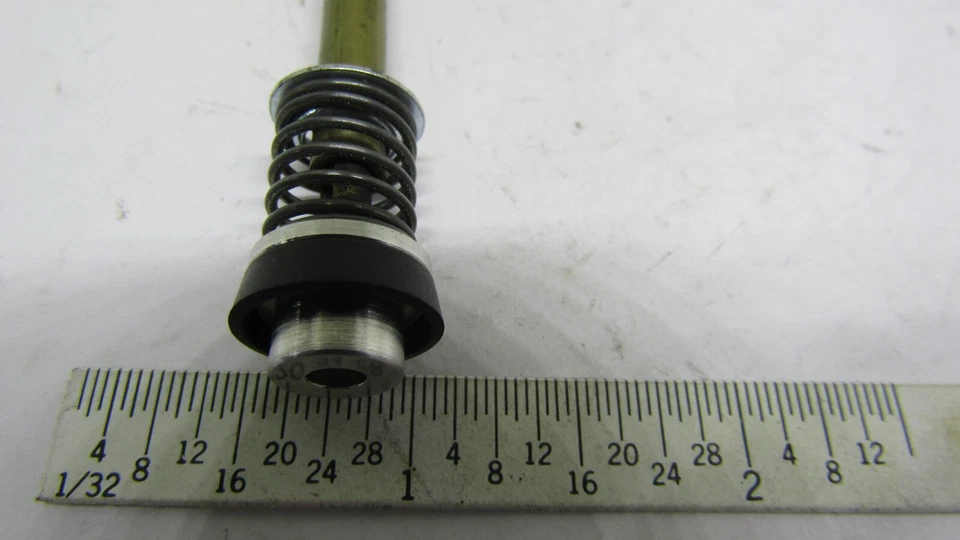 Conjunto de bomba aceleradora 1158F Nikki 2 bbl 1986 1987 MAZDA B2000 Foto 2 de 3