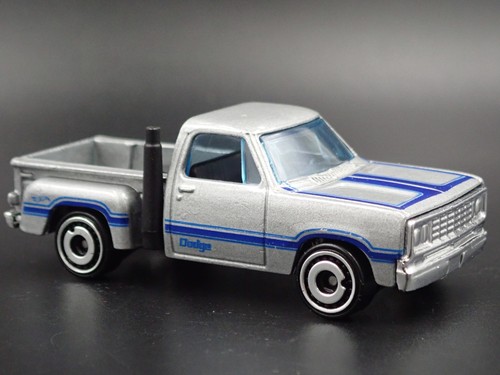 Camioneta Dodge Warlock 1978 Plata Modelo A Escala 1/64 Diorama Diecast - Imagen 2 de 8