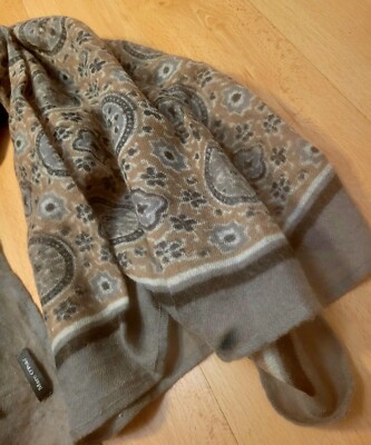 Old Vintahe 1980s Marc O'Polo Woolen Stole Airy Scarf. Size 99 x 95 cm. Germany.