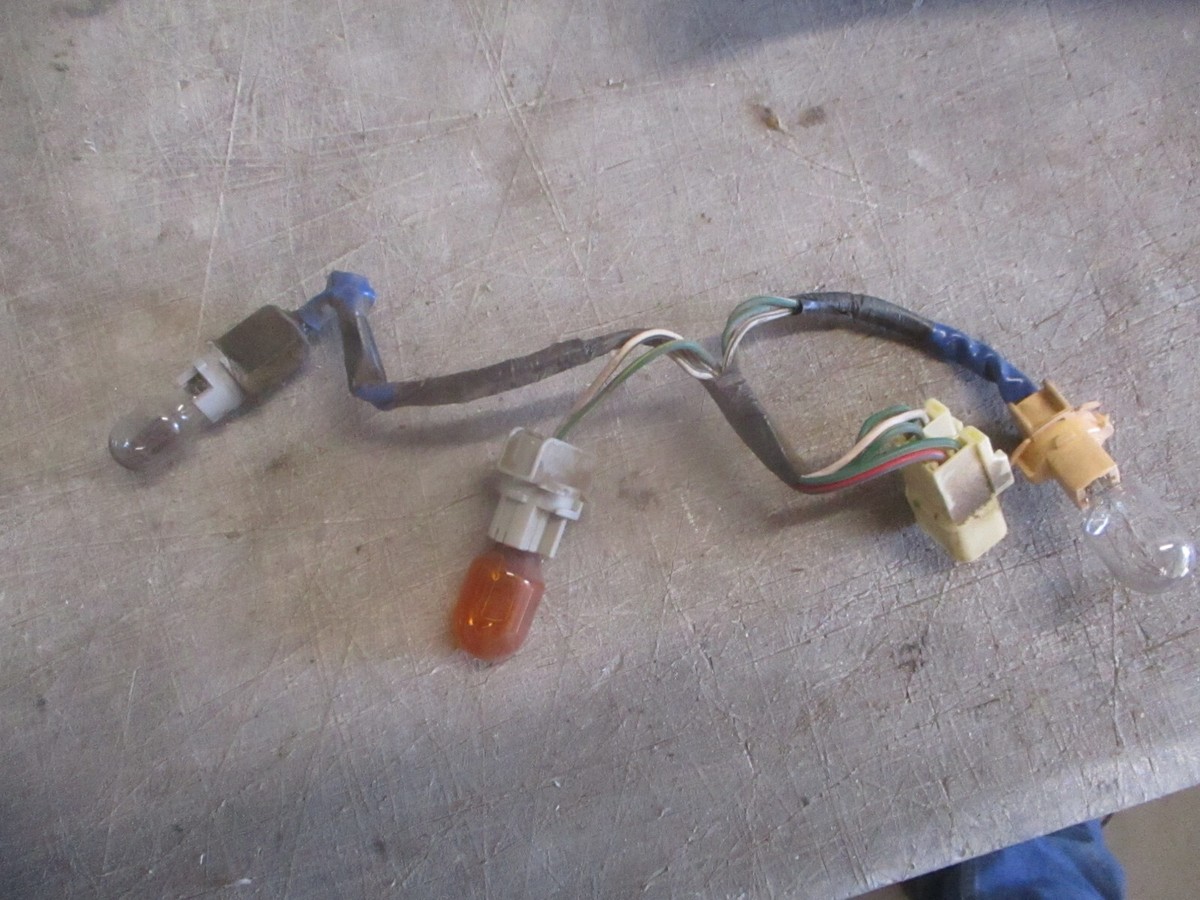 トゥルーン Amazon.com: 2PCS Turn Light Signal Cable Harness Connector