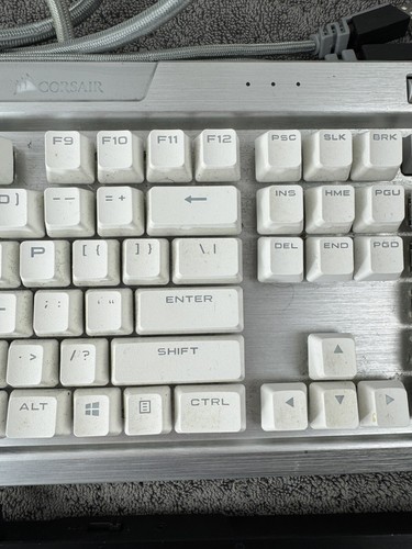 Corsair K70 RGB MK.2 SE Mechanical Gaming Keyboard - Silver And K70 RGB Black - Picture 11 of 18