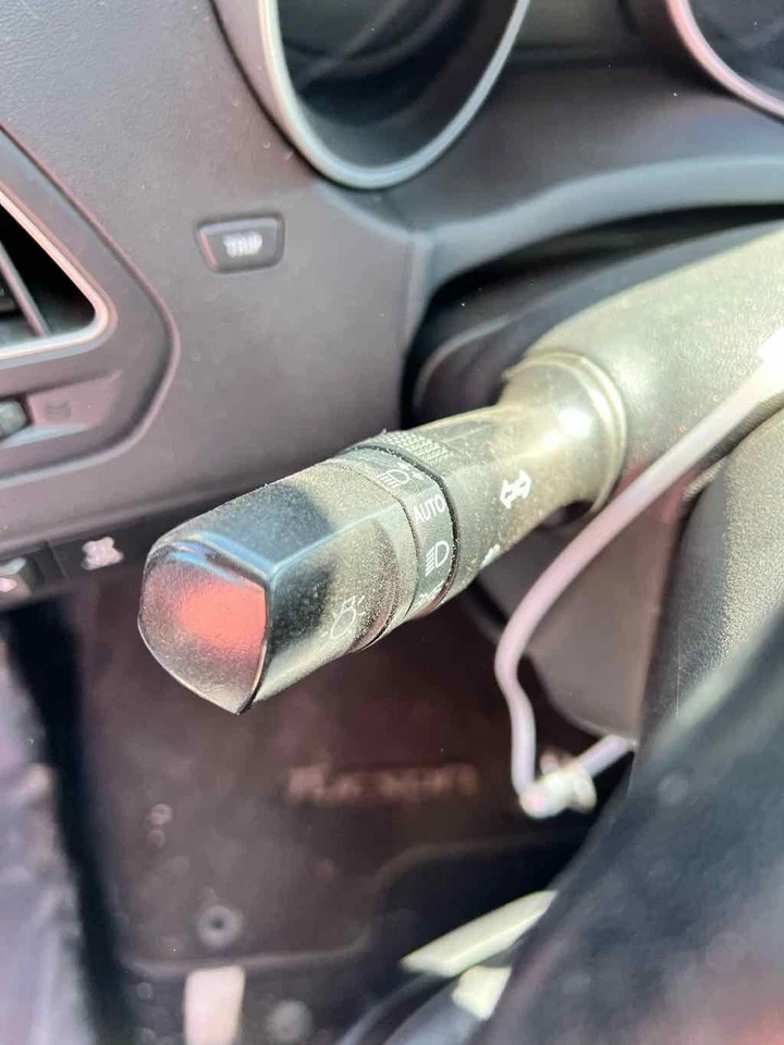 Used Automatic Transmission Shift Lever Assembly fits: 2013 Hyundai Tucson Grad - Image 2 of 4