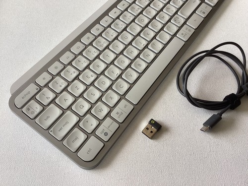 Logitech MX Keys S kabellos-Tastatur - Hellgrau AZERTY Französisch (920-011569) - 第 1/6 張圖片