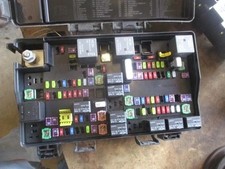 2013 Dodge Ram 1500 Pickup 5.7l Engine Fuse Box Oem