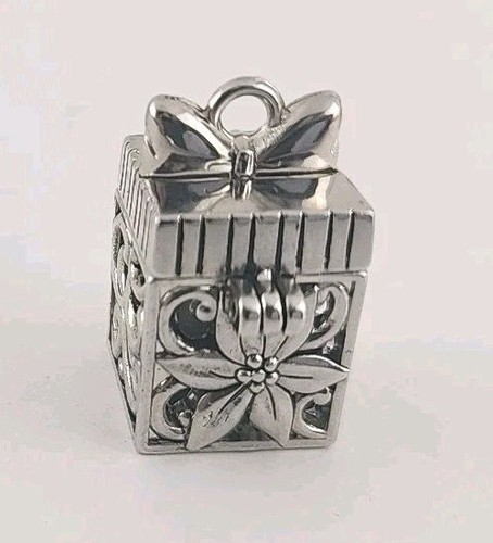 VTG Prayer Box Hinged Locket Pendant Magnetic 1.5cm Square 2.5cm Tall Silver - Picture 3 of 9