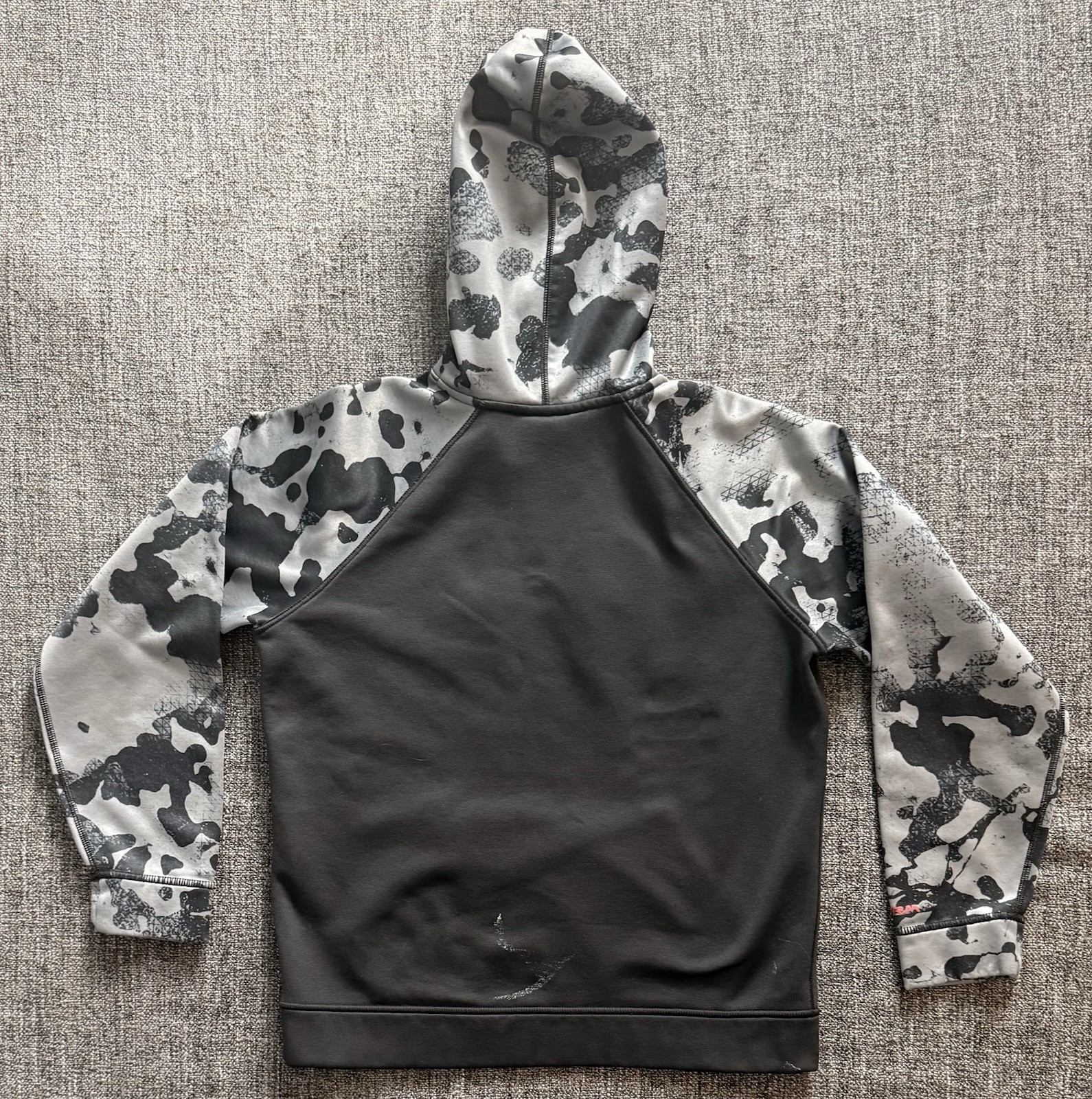 Under Armor Athleisure Hoodie Black, Gray, Red Logo Camo Sleeves Size Youth Lg thumbnail 2