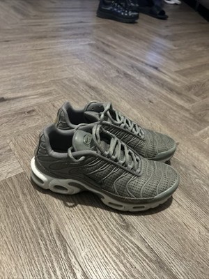 khaki tns