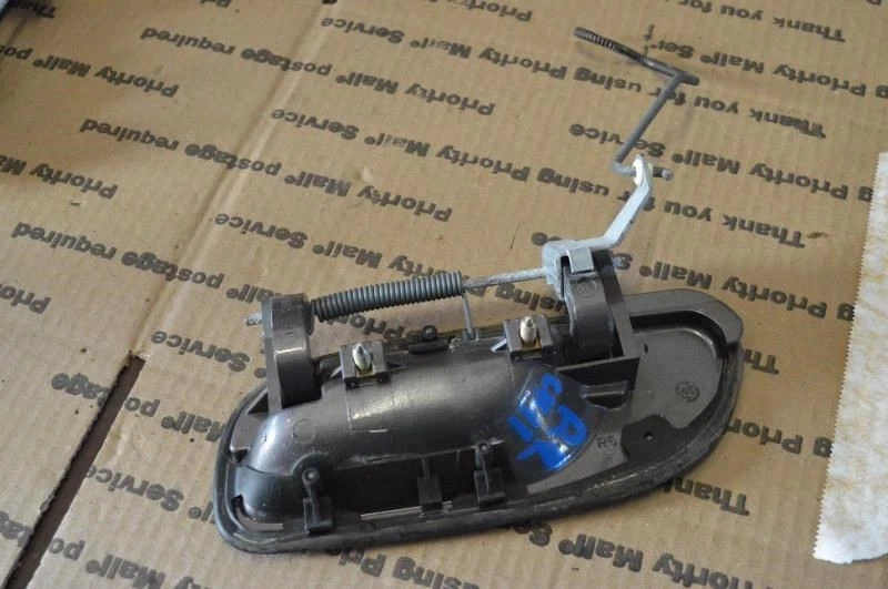 Volvo XC70 2006 manija de puerta trasera del lado derecho del pasajero gris Foto 2 de 4