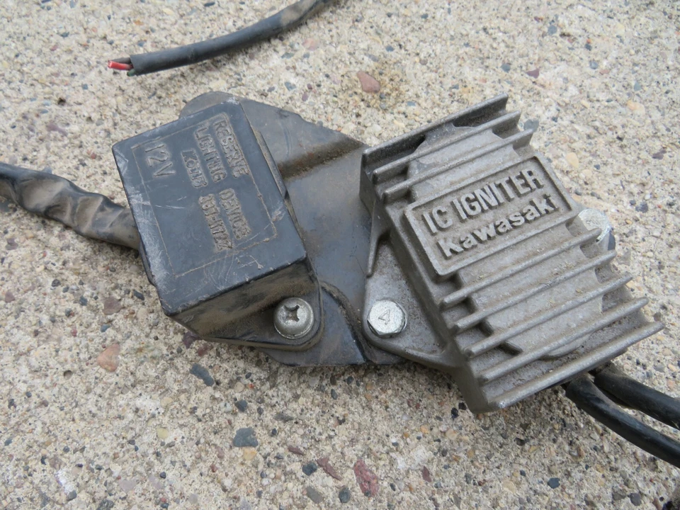 Encendedor y dispositivo de iluminación Kawasaki KZ 1000 A4 LTD IC 1980 K50 Foto 2 de 4