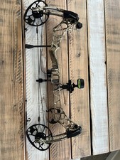 Mathews VXR 28 Bow Right-Handed With Mathews Quiver/Rest And Black Gold 5 Pin