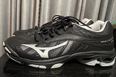NWOT Mizuno Wave lightening Z4 Mid Volleyball Black Men 12 Athletic Training