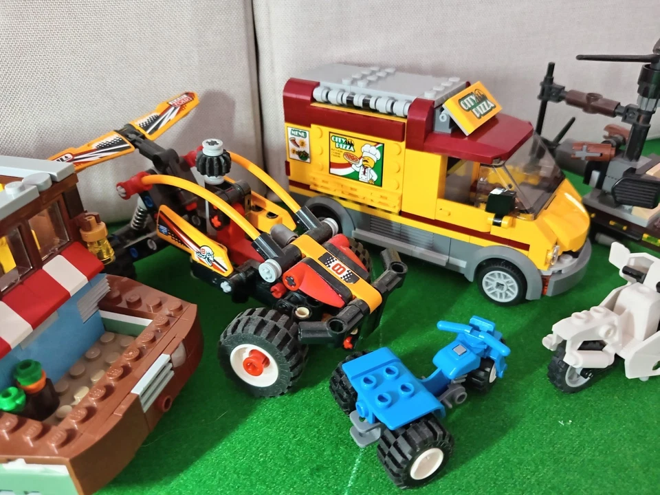 LEGO City 60150 Pizza Van, photo 4 of 4