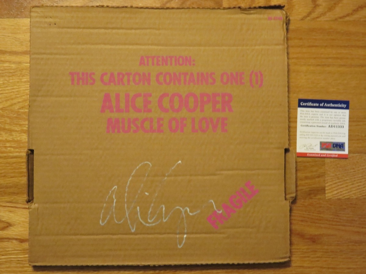 ALICE COOPER signed MUSCLE OF LOVE 1973 Record / Album PSA